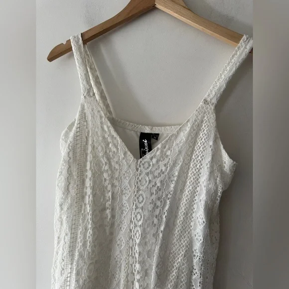 NEW!! Trixxi White Lace V Neck Midi Dress Adorable Tassel Fringe Detail - Picture 2 of 7